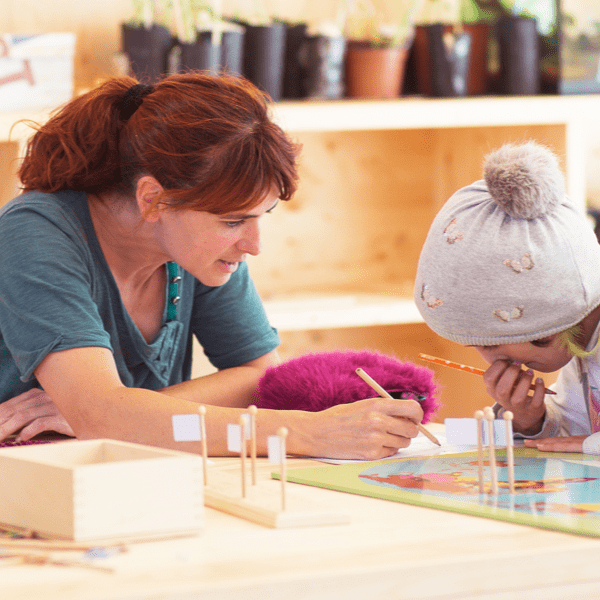 Observar a los niños y reconocer las etapas de desarrollo y sus necesidades