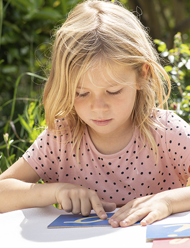 LOS NIÑOS MONTESSORI SON ADULTOS MÁS FELICES