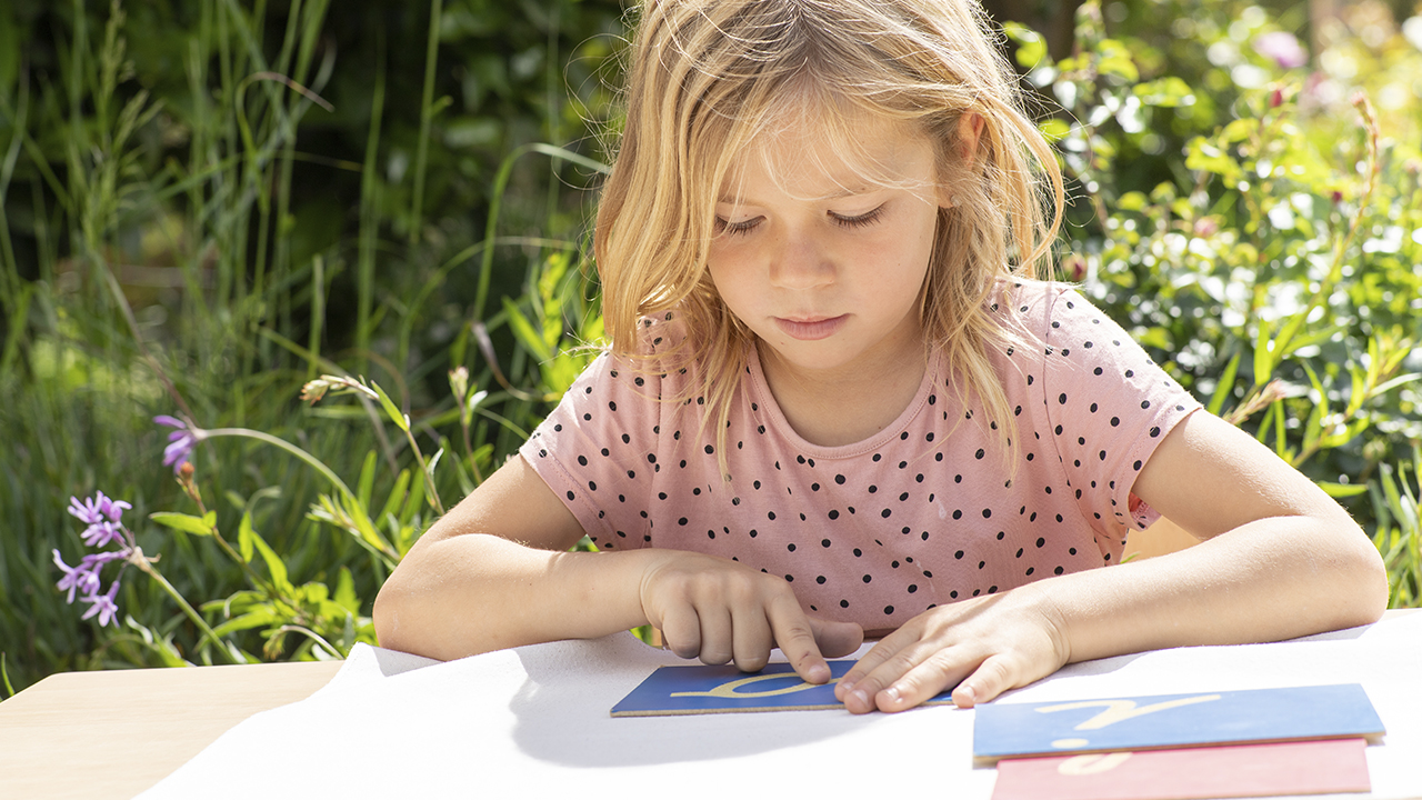 LOS NIÑOS MONTESSORI SON ADULTOS MÁS FELICES